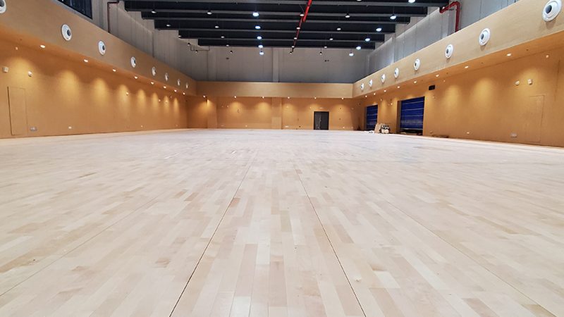 客厅铺复合地板还是瓷砖划算